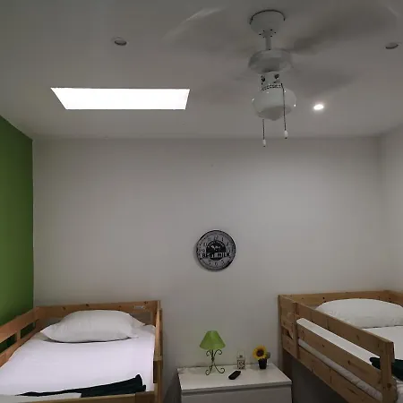 Downtown Garden Terrace , Only One House Up To 21pax Apartamento